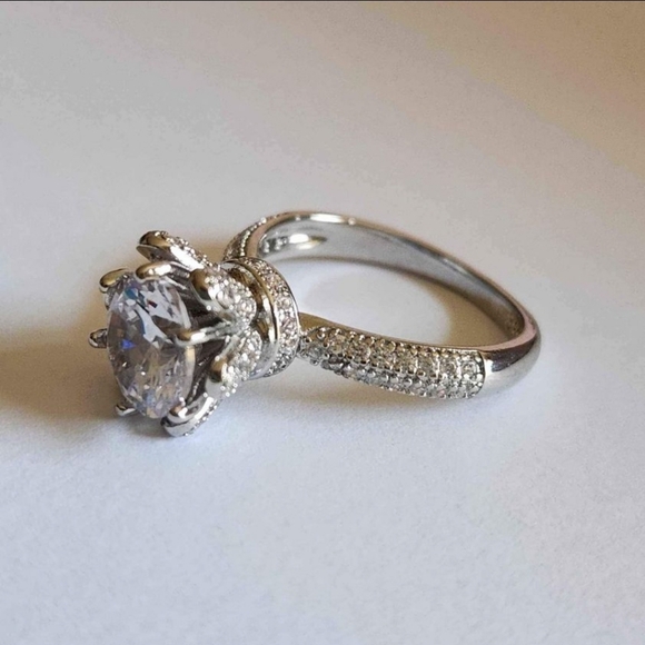 New 925 Silver Round Cut Diamond Flower Ring for Women - Picture 9 of 10
